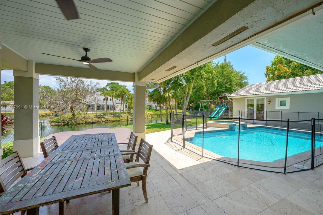 最近售出: $1,935,000 (5 贝兹, 4 浴室, 3765 平方英尺)