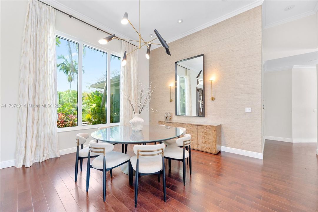 最近售出: $1,935,000 (5 贝兹, 4 浴室, 3765 平方英尺)