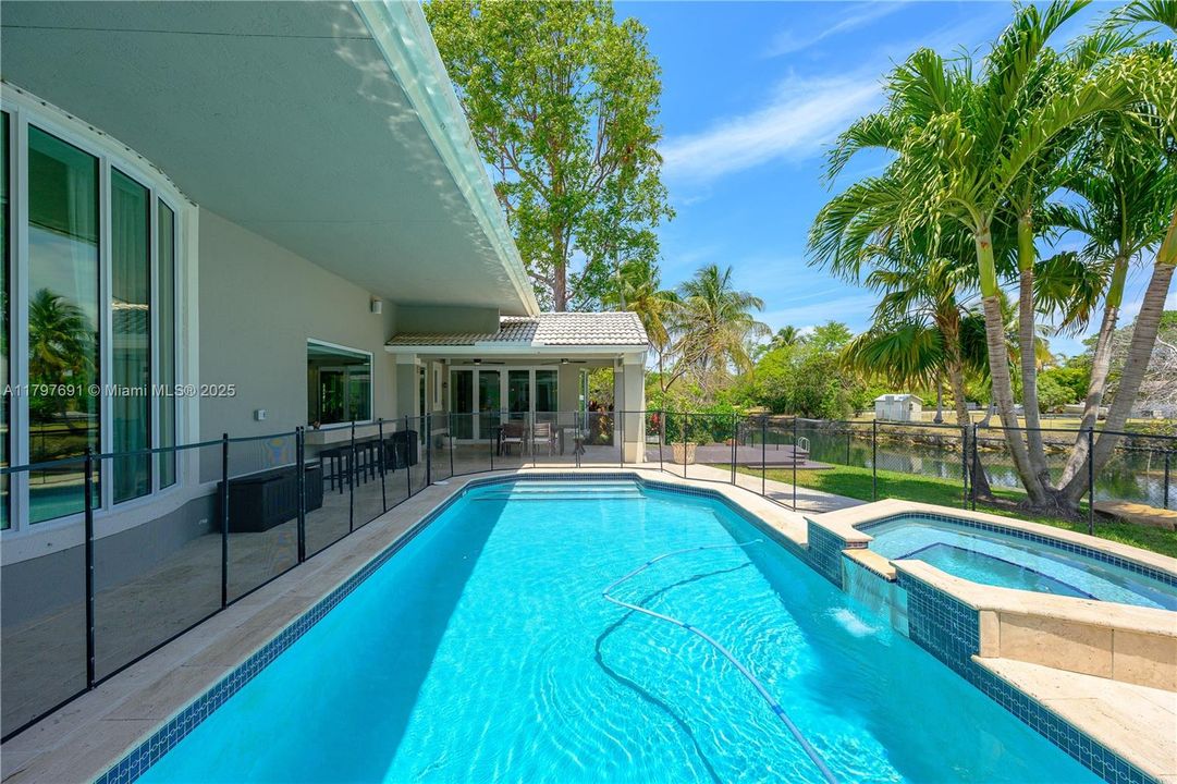 最近售出: $1,935,000 (5 贝兹, 4 浴室, 3765 平方英尺)