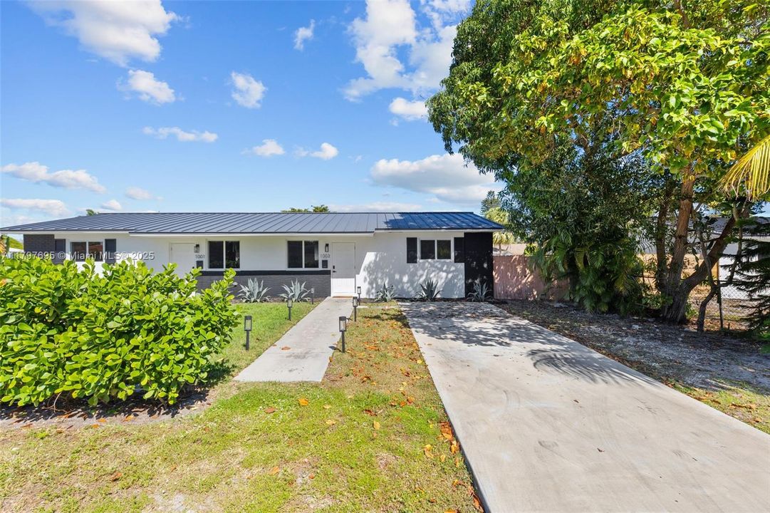 Recently Rented: $2,900 (2 beds, 1 baths, 840 Square Feet)