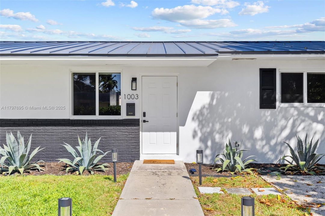 Recently Rented: $2,900 (2 beds, 1 baths, 840 Square Feet)