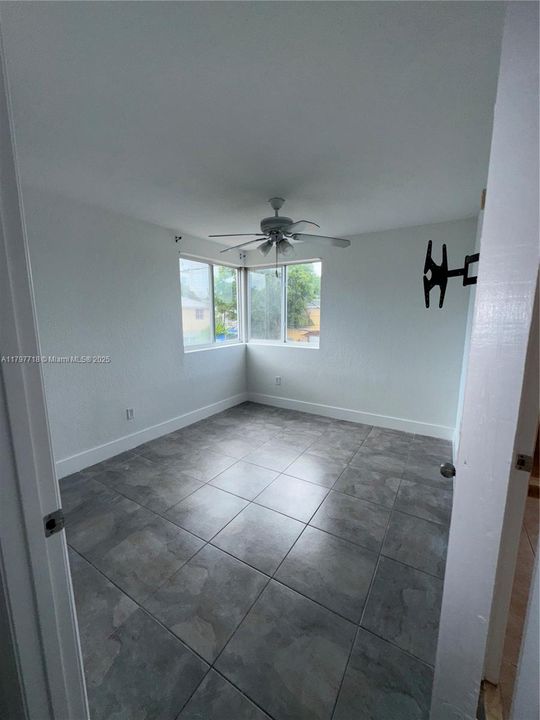 最近售出: $280,000 (1 贝兹, 2 浴室, 1148 平方英尺)