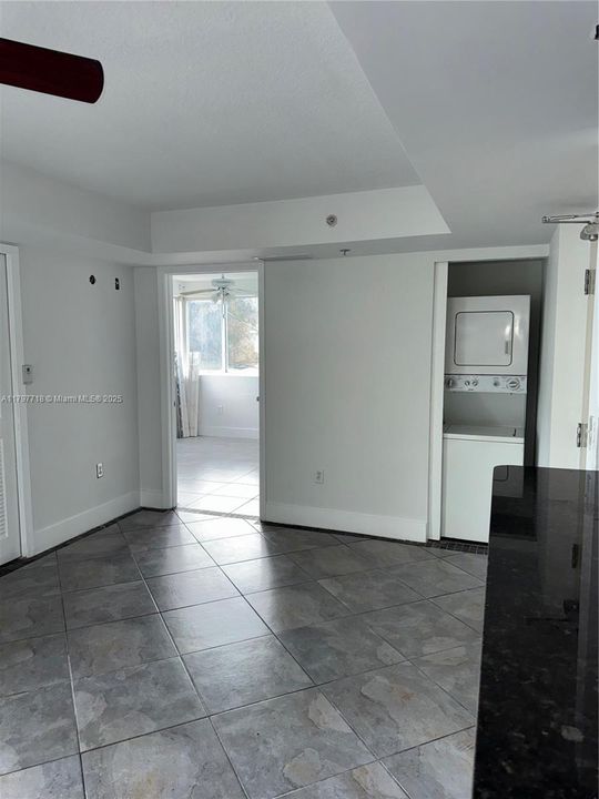 最近售出: $280,000 (1 贝兹, 2 浴室, 1148 平方英尺)