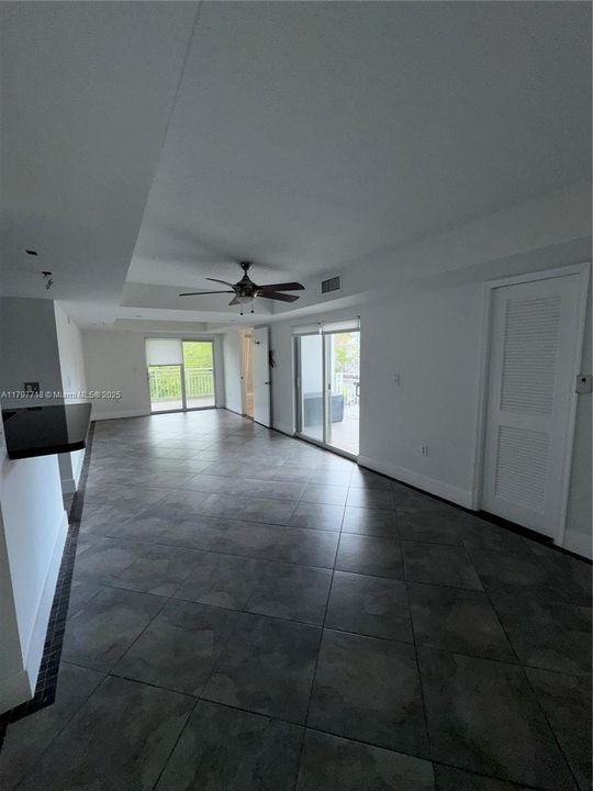 最近售出: $280,000 (1 贝兹, 2 浴室, 1148 平方英尺)