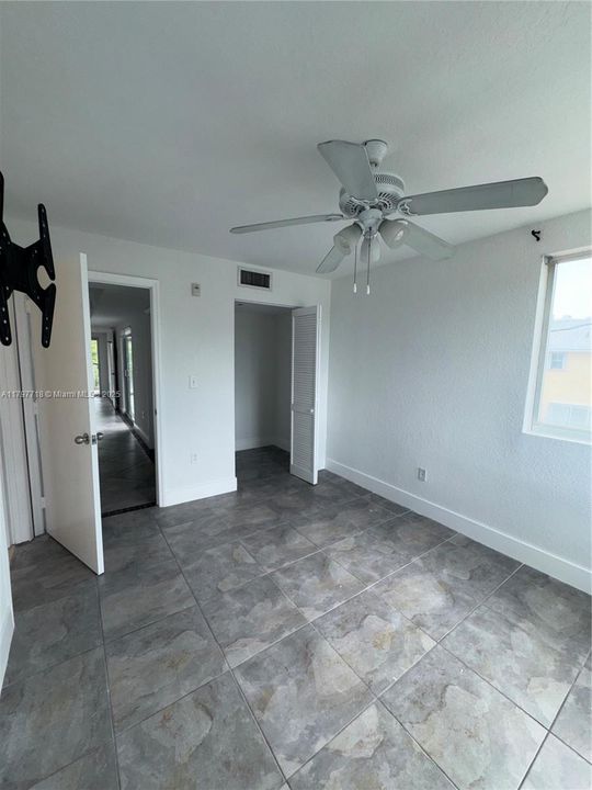 最近售出: $280,000 (1 贝兹, 2 浴室, 1148 平方英尺)