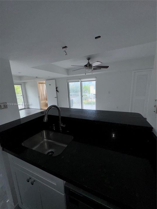 最近售出: $280,000 (1 贝兹, 2 浴室, 1148 平方英尺)