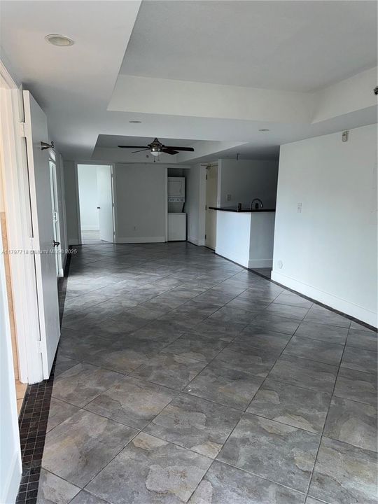 最近售出: $280,000 (1 贝兹, 2 浴室, 1148 平方英尺)