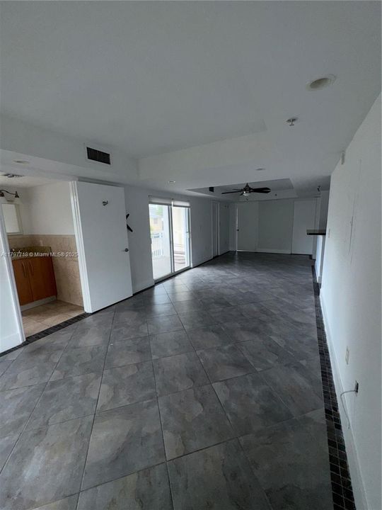 最近售出: $280,000 (1 贝兹, 2 浴室, 1148 平方英尺)