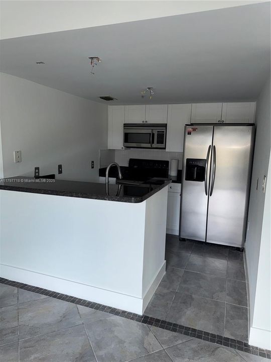 最近售出: $280,000 (1 贝兹, 2 浴室, 1148 平方英尺)