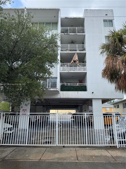 最近售出: $280,000 (1 贝兹, 2 浴室, 1148 平方英尺)