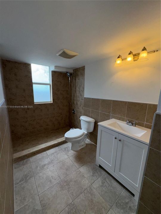 最近售出: $280,000 (1 贝兹, 2 浴室, 1148 平方英尺)