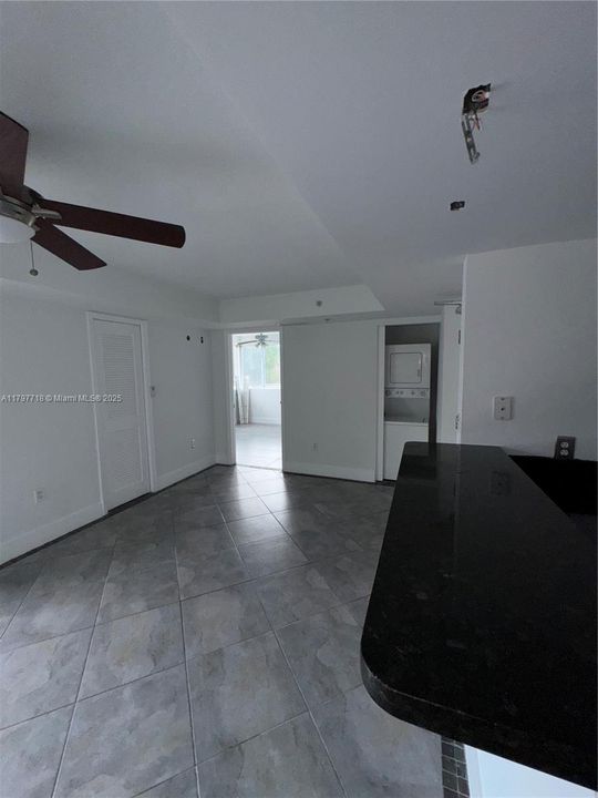 最近售出: $280,000 (1 贝兹, 2 浴室, 1148 平方英尺)