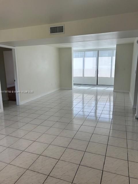 Active With Contract: $4,000 (2 beds, 2 baths, 1120 Square Feet)