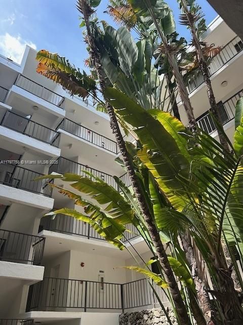 Active With Contract: $4,000 (2 beds, 2 baths, 1120 Square Feet)