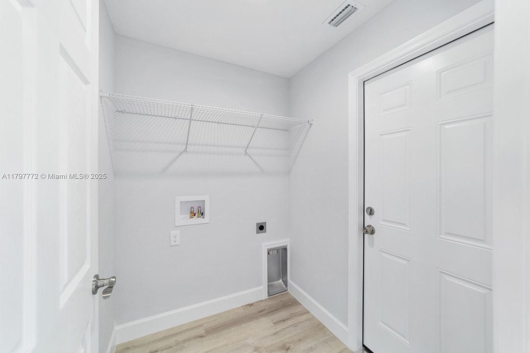 Activo con contrato: $230,000 (3 camas, 2 baños, 1267 Pies cuadrados)