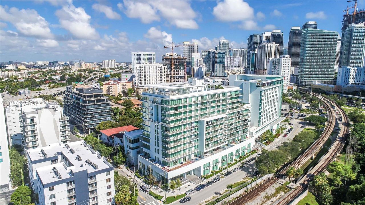 Recently Sold: $850,000 (2 beds, 3 baths, 1263 Square Feet)