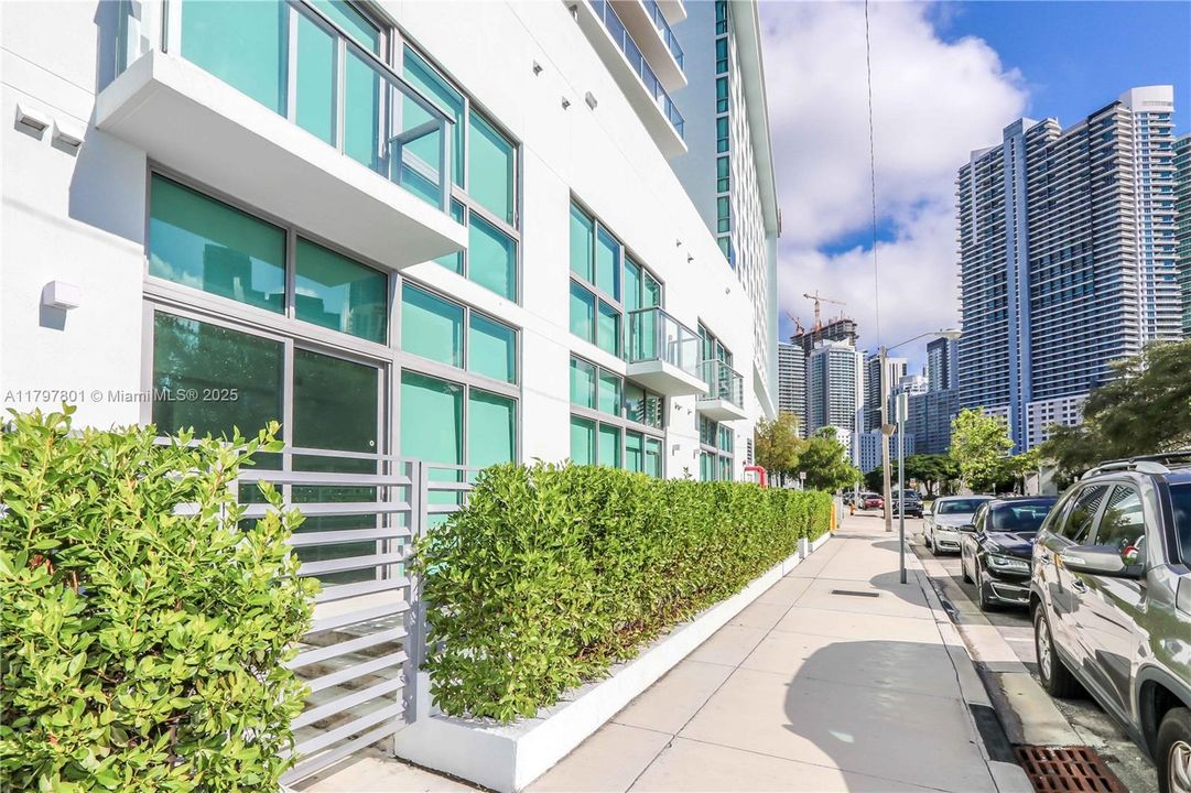 Recently Sold: $850,000 (2 beds, 3 baths, 1263 Square Feet)