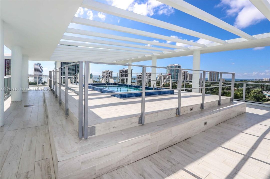 Recently Sold: $850,000 (2 beds, 3 baths, 1263 Square Feet)