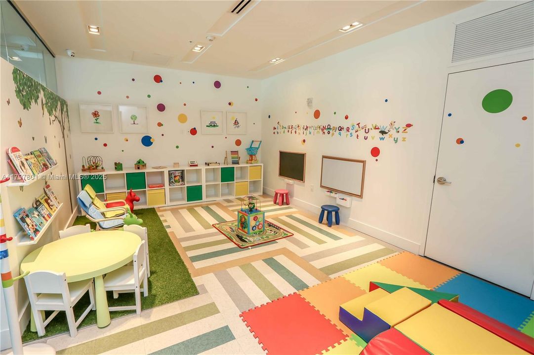 Recently Sold: $850,000 (2 beds, 3 baths, 1263 Square Feet)