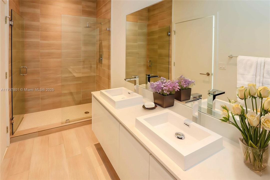 Recently Sold: $850,000 (2 beds, 3 baths, 1263 Square Feet)