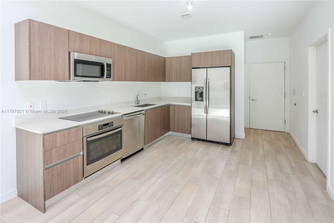 Recently Sold: $850,000 (2 beds, 3 baths, 1263 Square Feet)