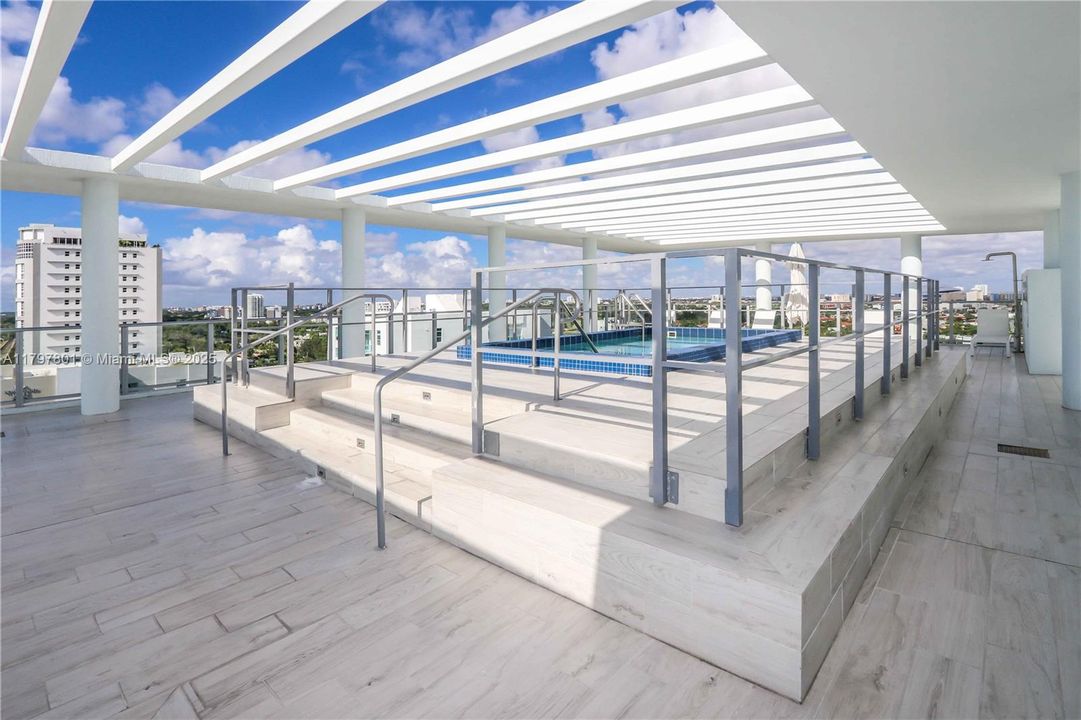 Recently Sold: $850,000 (2 beds, 3 baths, 1263 Square Feet)