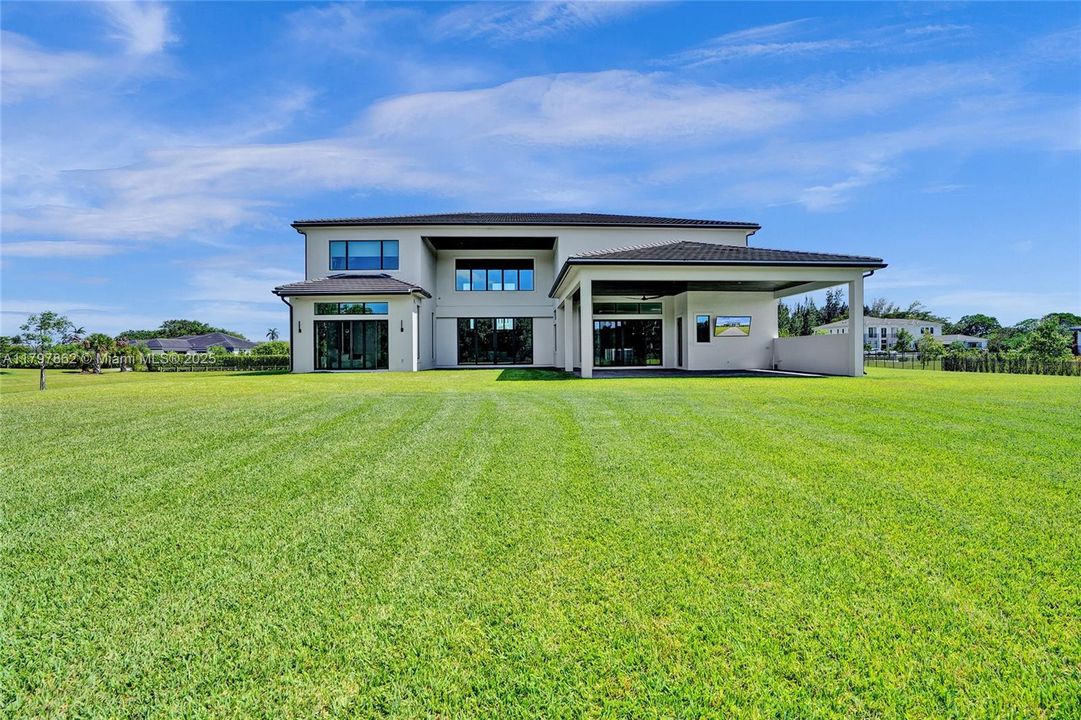 En Venta: $5,500,000 (6 camas, 7 baños, 8120 Pies cuadrados)