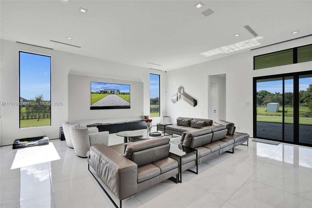 En Venta: $5,500,000 (6 camas, 7 baños, 8120 Pies cuadrados)