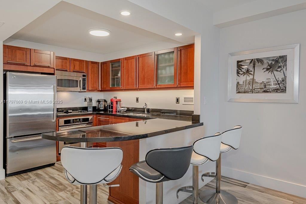 For Sale: $900,000 (0 beds, 1 baths, 760 Square Feet)
