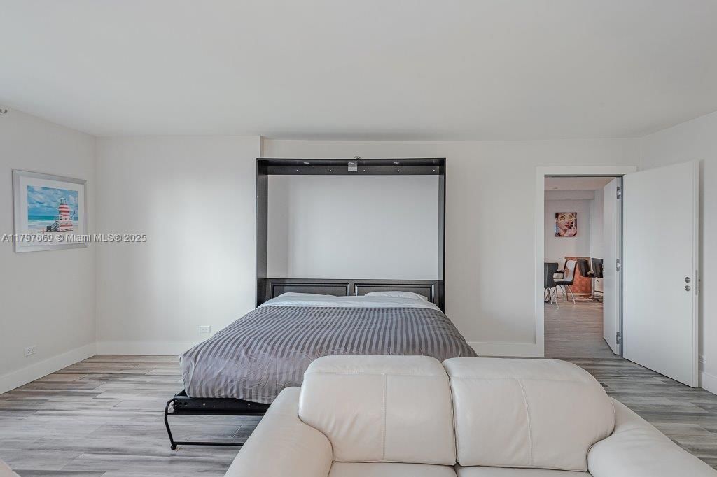 For Sale: $900,000 (0 beds, 1 baths, 760 Square Feet)