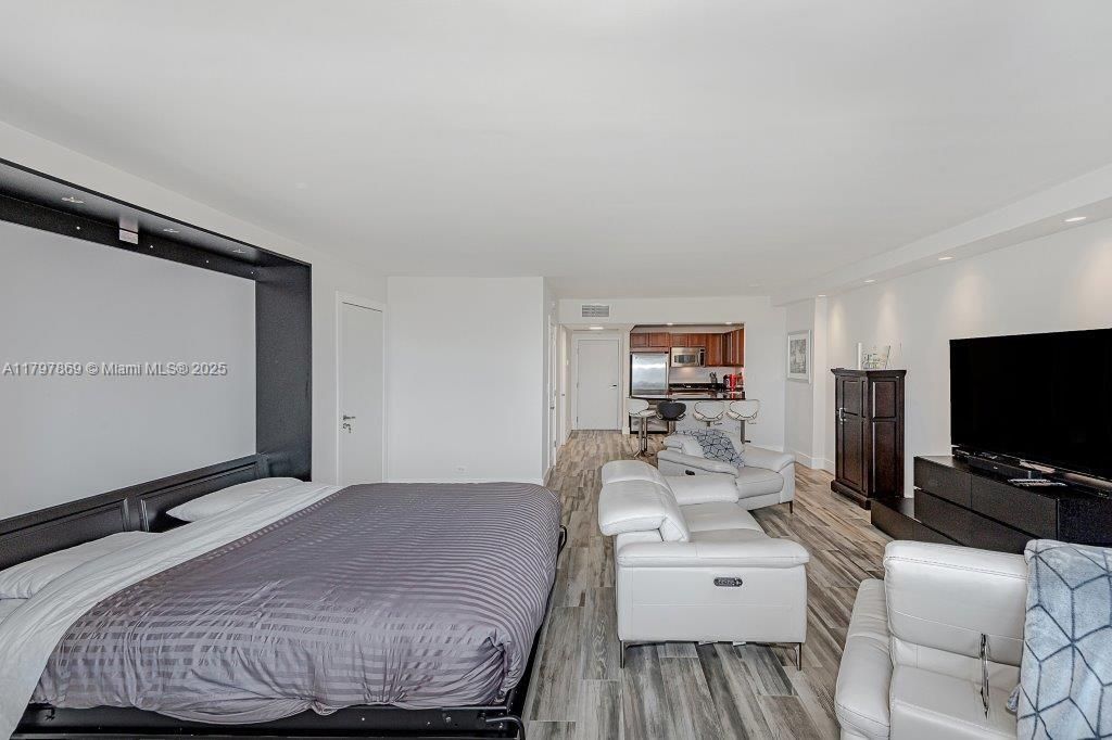For Sale: $900,000 (0 beds, 1 baths, 760 Square Feet)