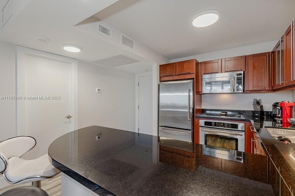 For Sale: $900,000 (0 beds, 1 baths, 760 Square Feet)