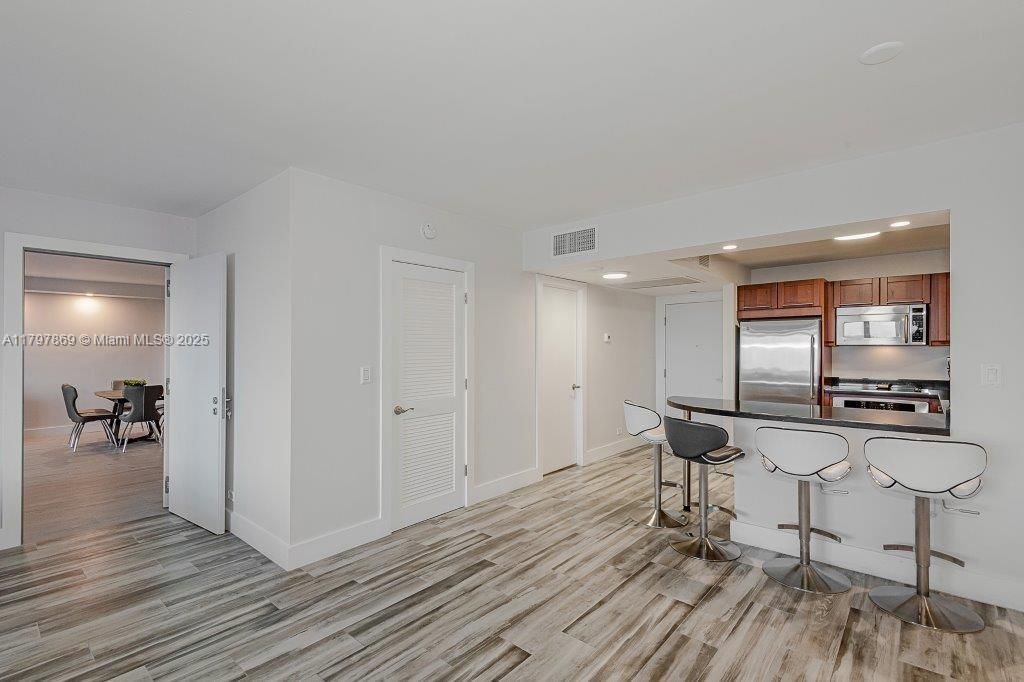 For Sale: $900,000 (0 beds, 1 baths, 760 Square Feet)