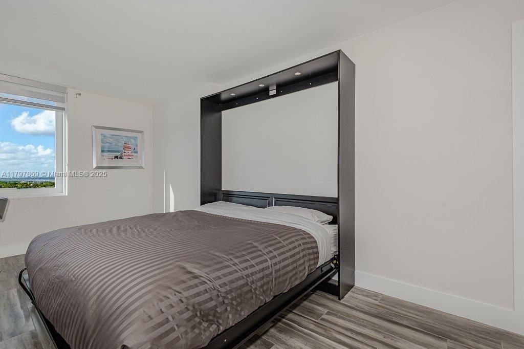 For Sale: $900,000 (0 beds, 1 baths, 760 Square Feet)