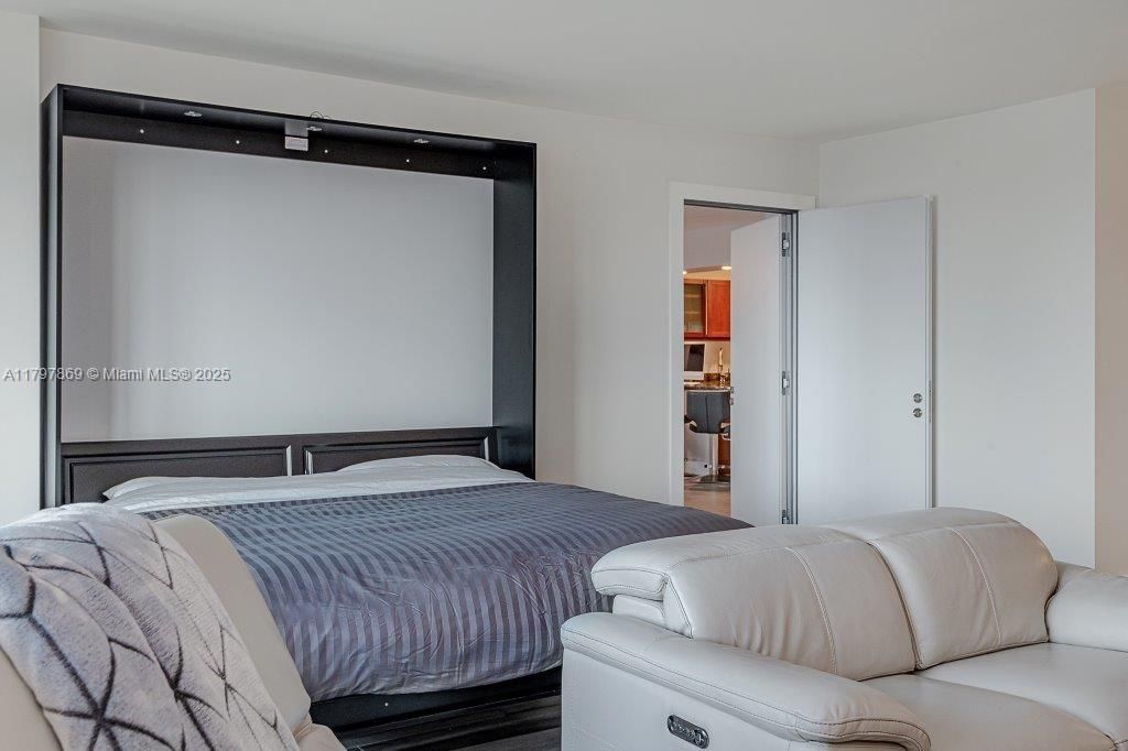 For Sale: $900,000 (0 beds, 1 baths, 760 Square Feet)