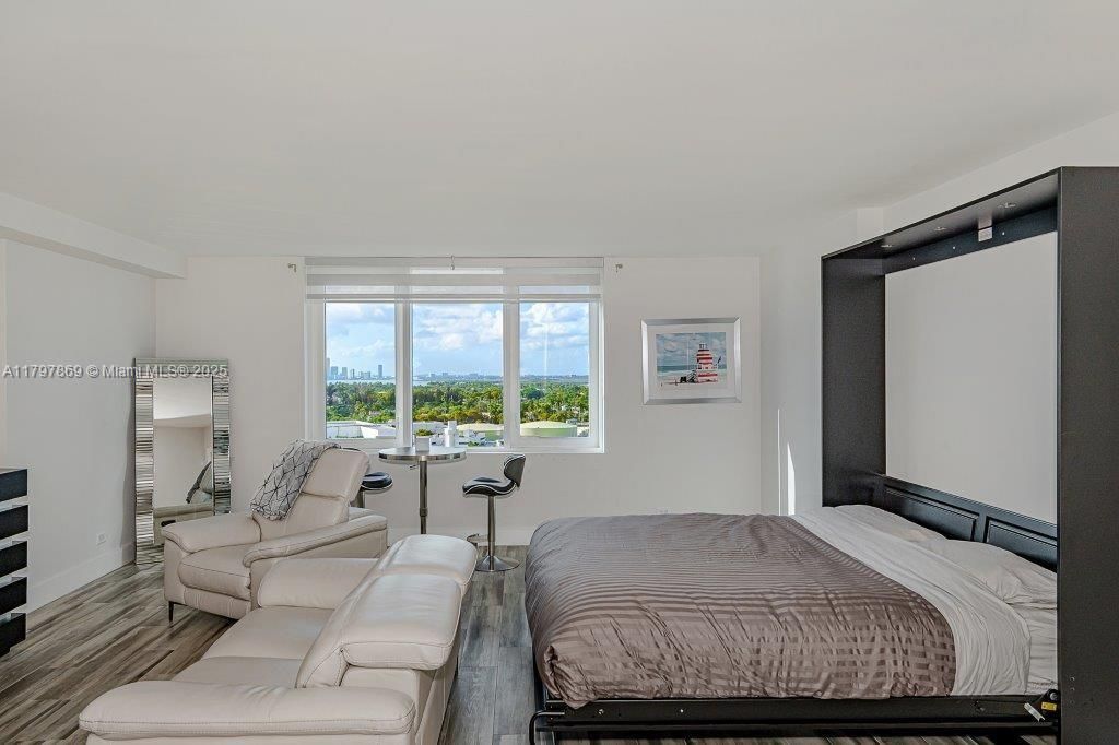 For Sale: $900,000 (0 beds, 1 baths, 760 Square Feet)
