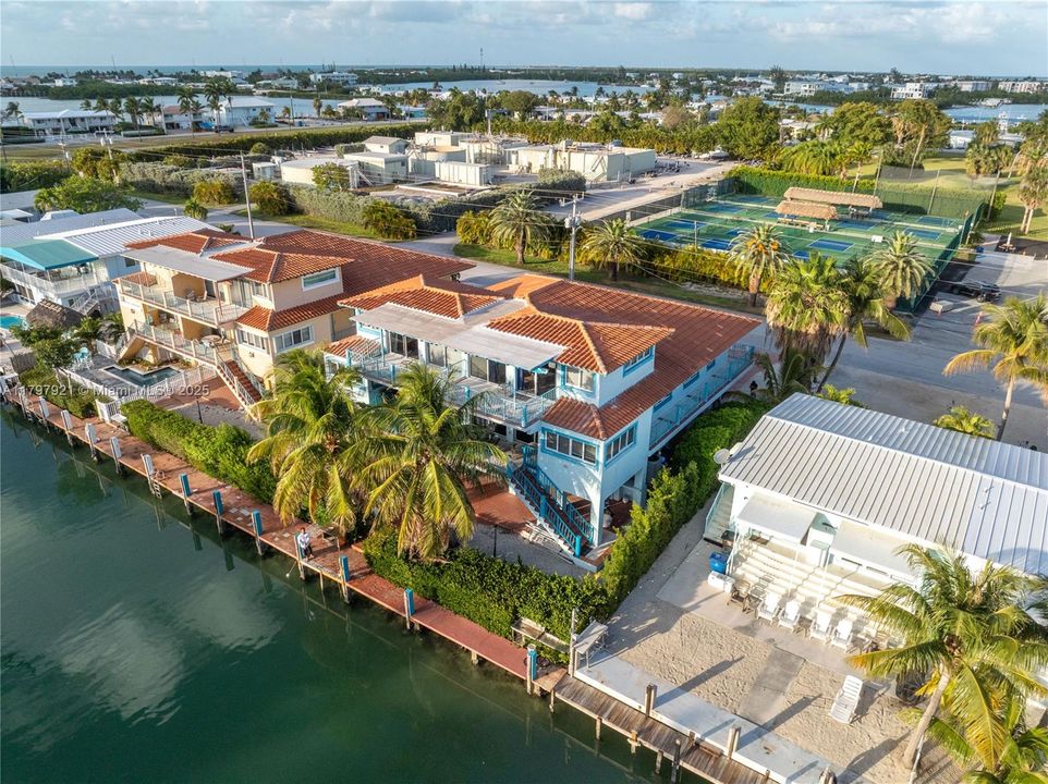 Vendido Recientemente: $1,249,000 (0 camas, 0 baños, 1830 Pies cuadrados)