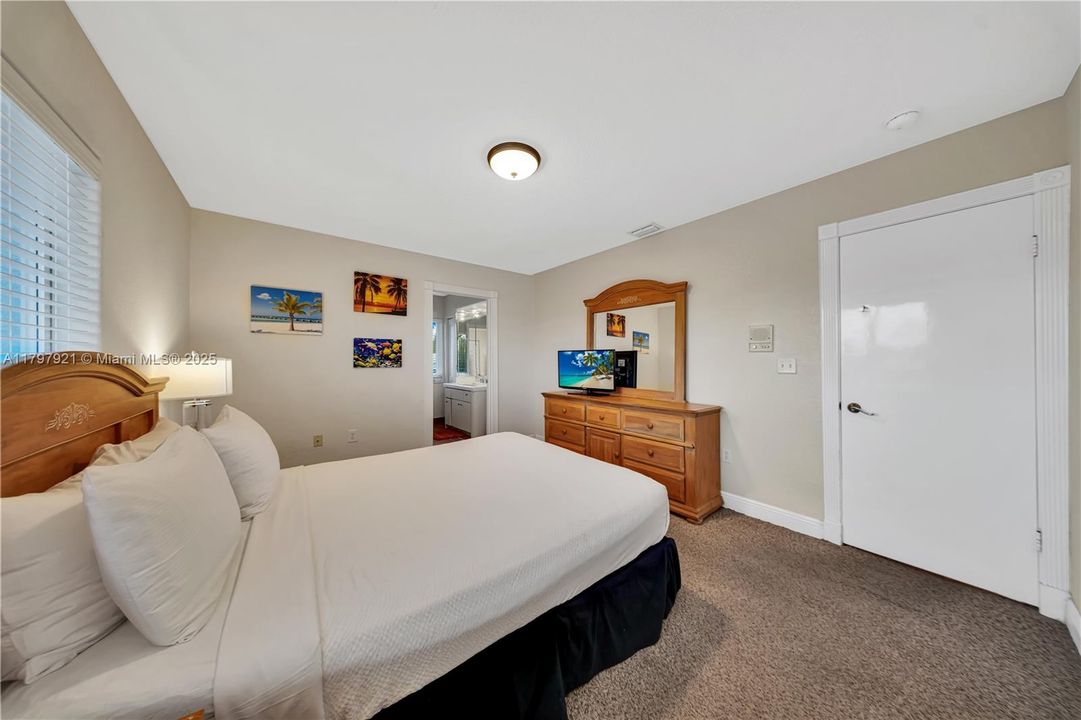 Vendido Recientemente: $1,249,000 (0 camas, 0 baños, 1830 Pies cuadrados)