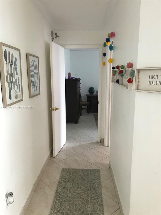 На продажу: $300,000 (2 спален, 1 ванн, 960 Квадратных фут)