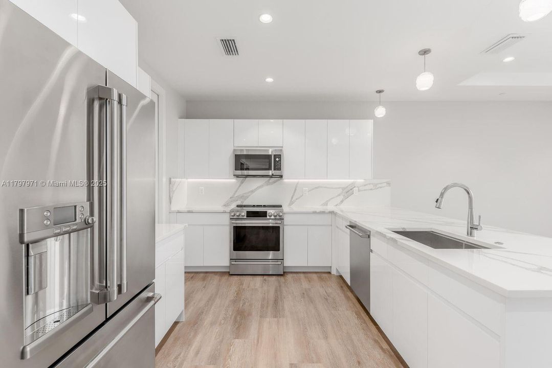 Недавно арендовано: $6,000 (1 спален, 1 ванн, 1058 Квадратных фут)