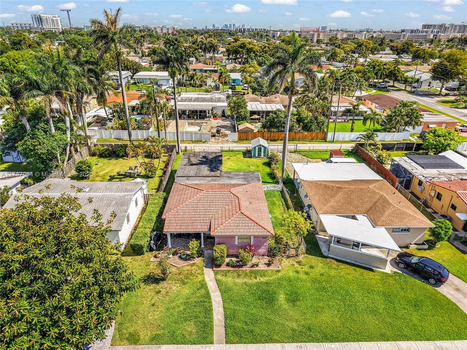 Недавно продано: $550,000 (3 спален, 3 ванн, 1700 Квадратных фут)