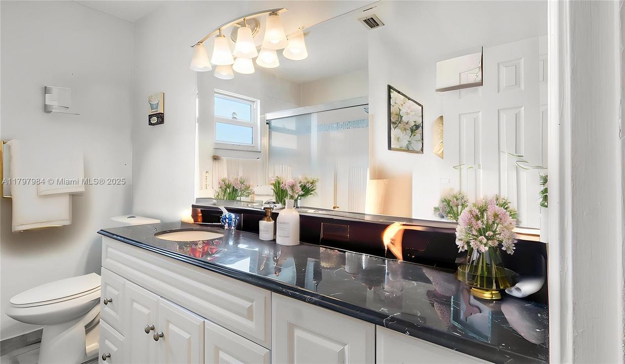 Недавно продано: $550,000 (3 спален, 3 ванн, 1700 Квадратных фут)