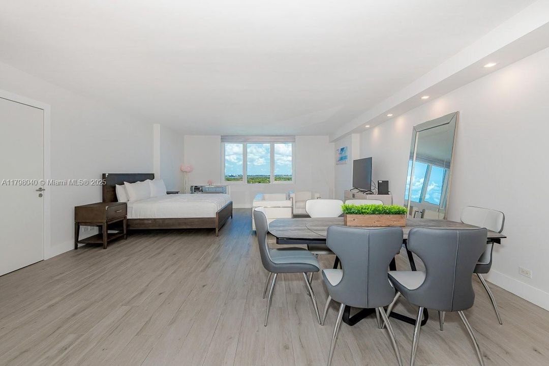 For Sale: $850,000 (0 beds, 1 baths, 760 Square Feet)
