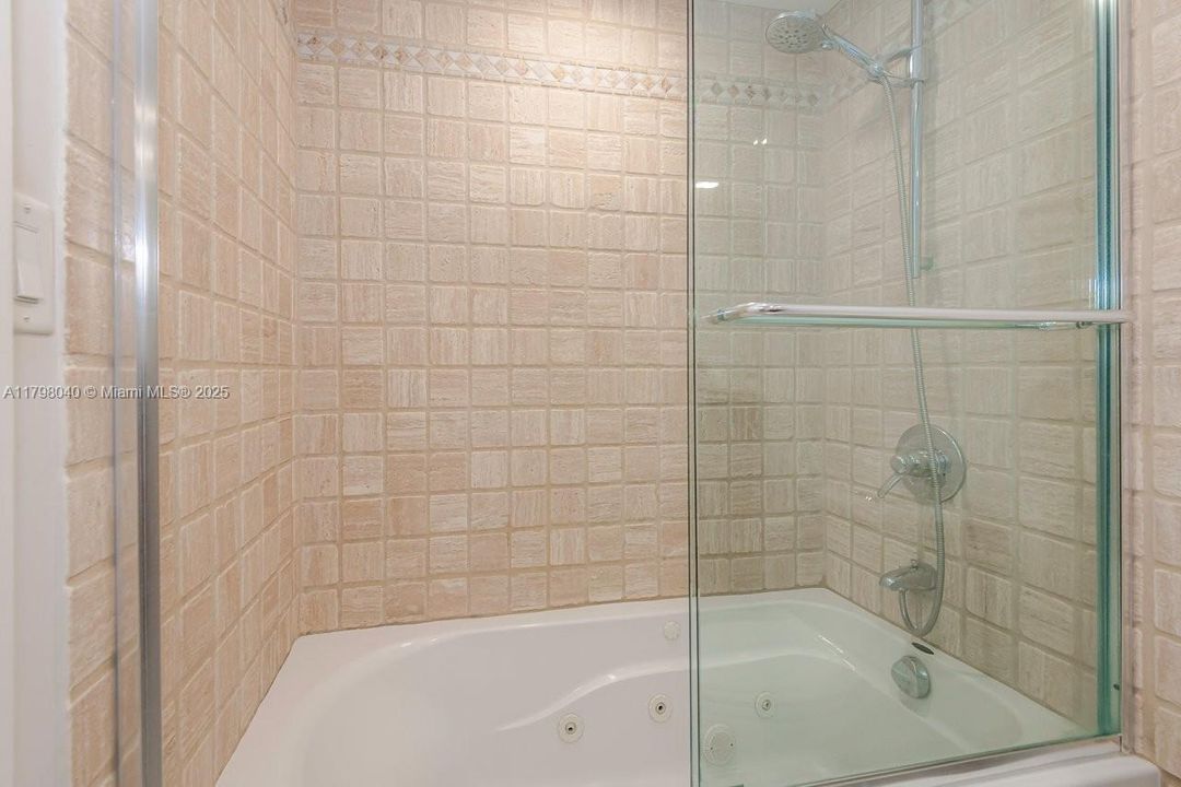 For Sale: $850,000 (0 beds, 1 baths, 760 Square Feet)