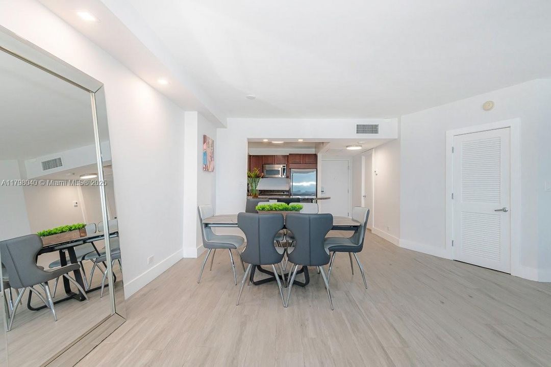 For Sale: $850,000 (0 beds, 1 baths, 760 Square Feet)