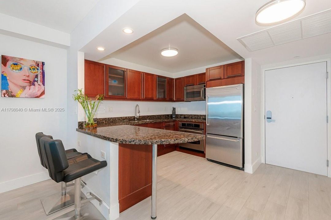 For Sale: $850,000 (0 beds, 1 baths, 760 Square Feet)