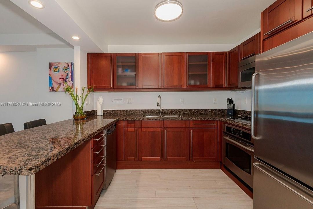 For Sale: $850,000 (0 beds, 1 baths, 760 Square Feet)