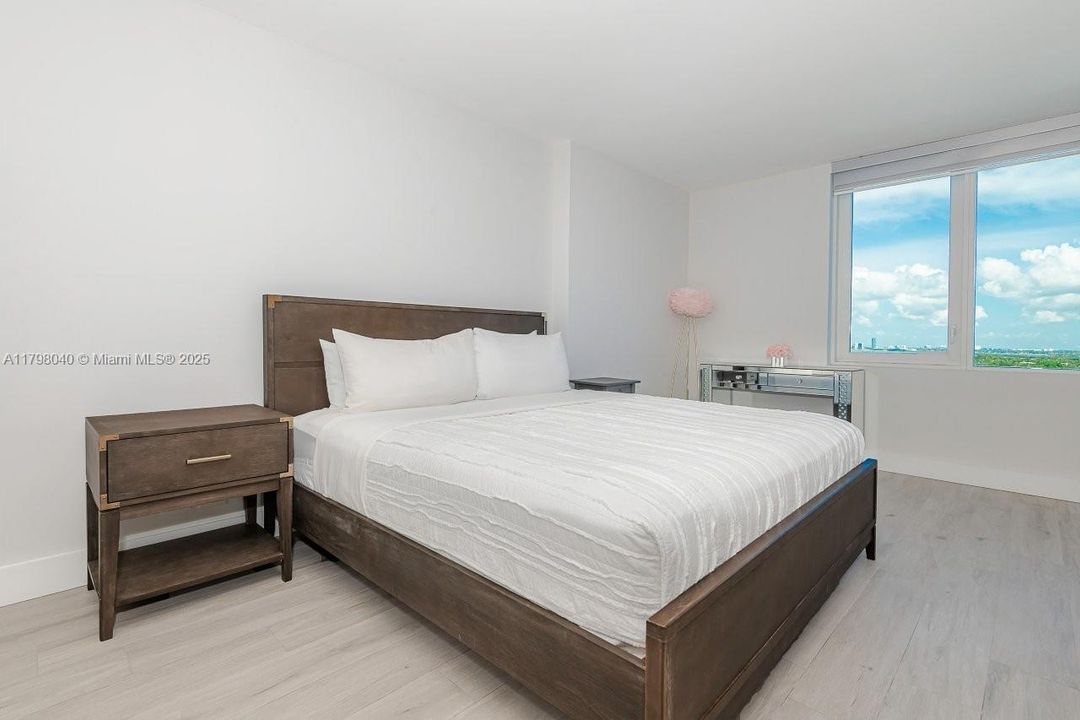 For Sale: $850,000 (0 beds, 1 baths, 760 Square Feet)