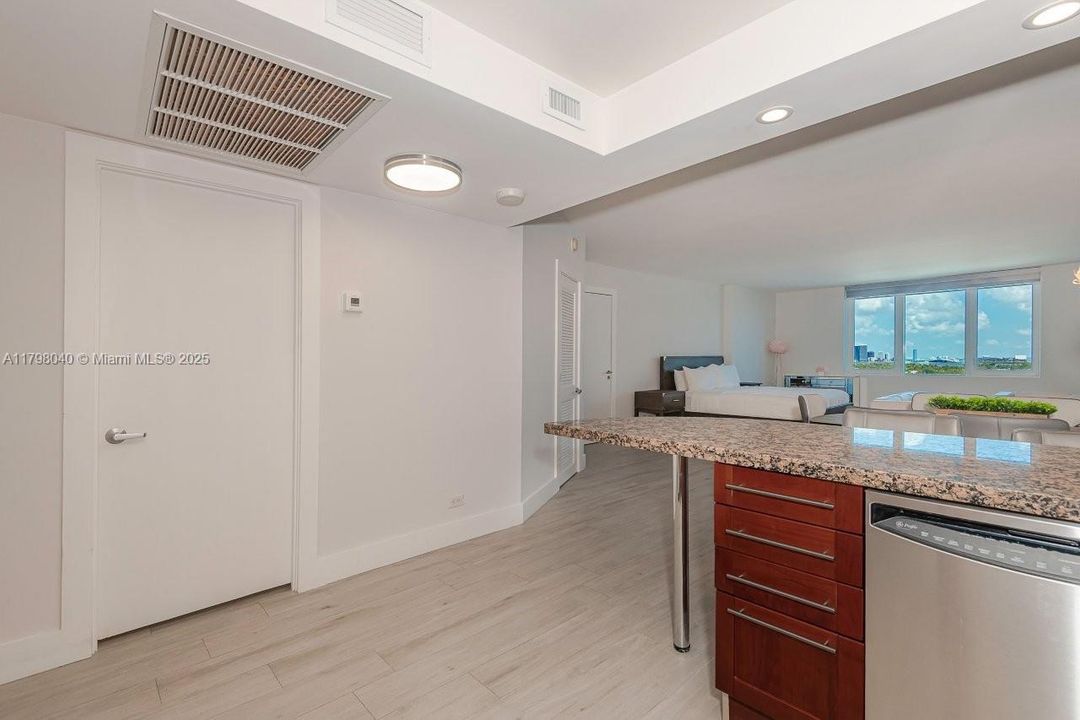 For Sale: $850,000 (0 beds, 1 baths, 760 Square Feet)