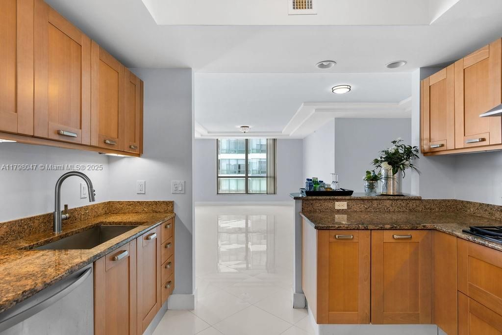 Recently Sold: $1,349,000 (2 beds, 2 baths, 2157 Square Feet)